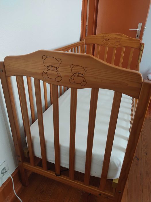 Berço com colchão - Usado, em ótimo estado