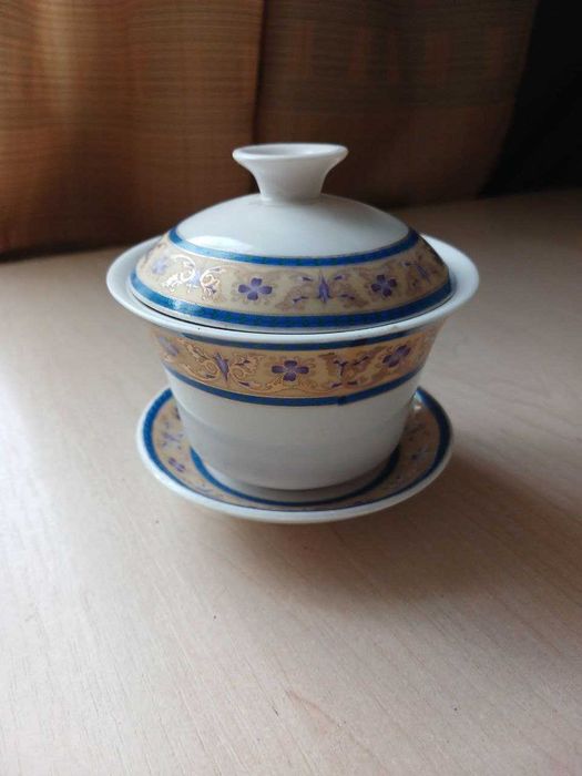 Чайнички, чашки та колби для чайної церемонії