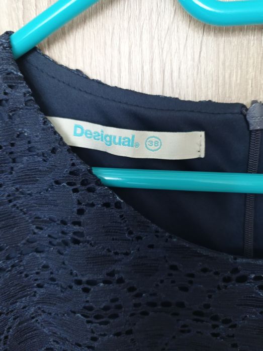 Sukienka Desigual koronkowa
