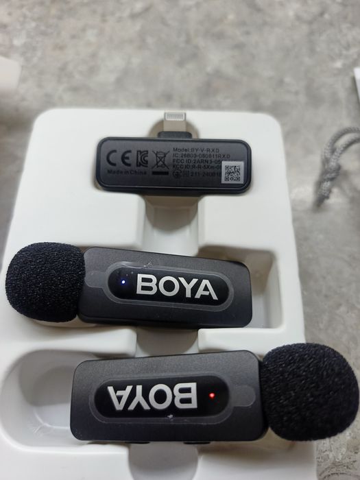 бездротова мікрофонна система петличка BOYA BY-V2.