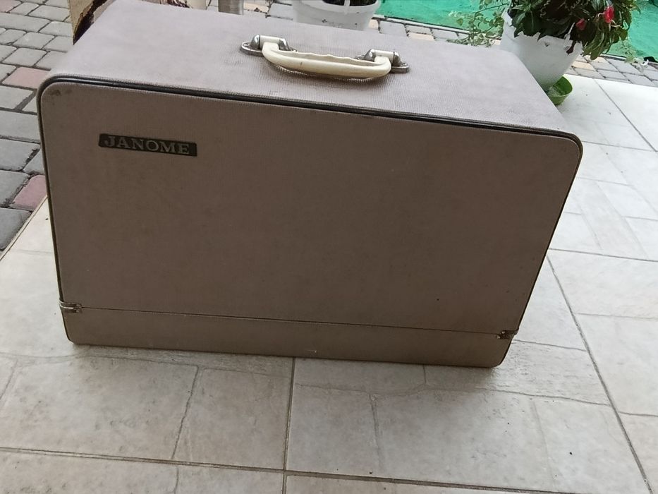 Продам швейную машинку Япония