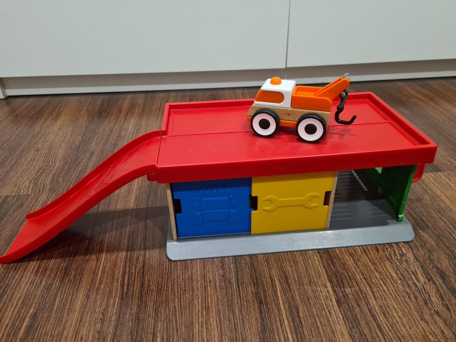 Drewniany parking ikea + przebijanka trefl