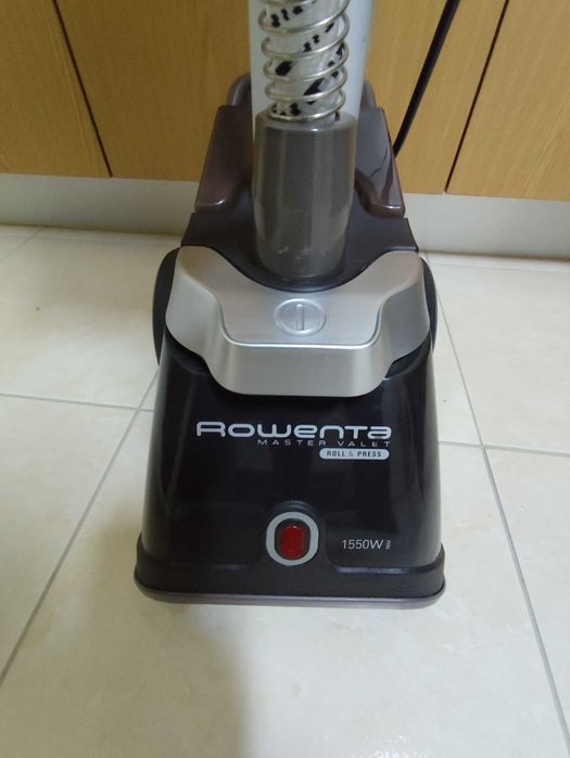 Ferro a vapor vertical Rowenta Master Valet