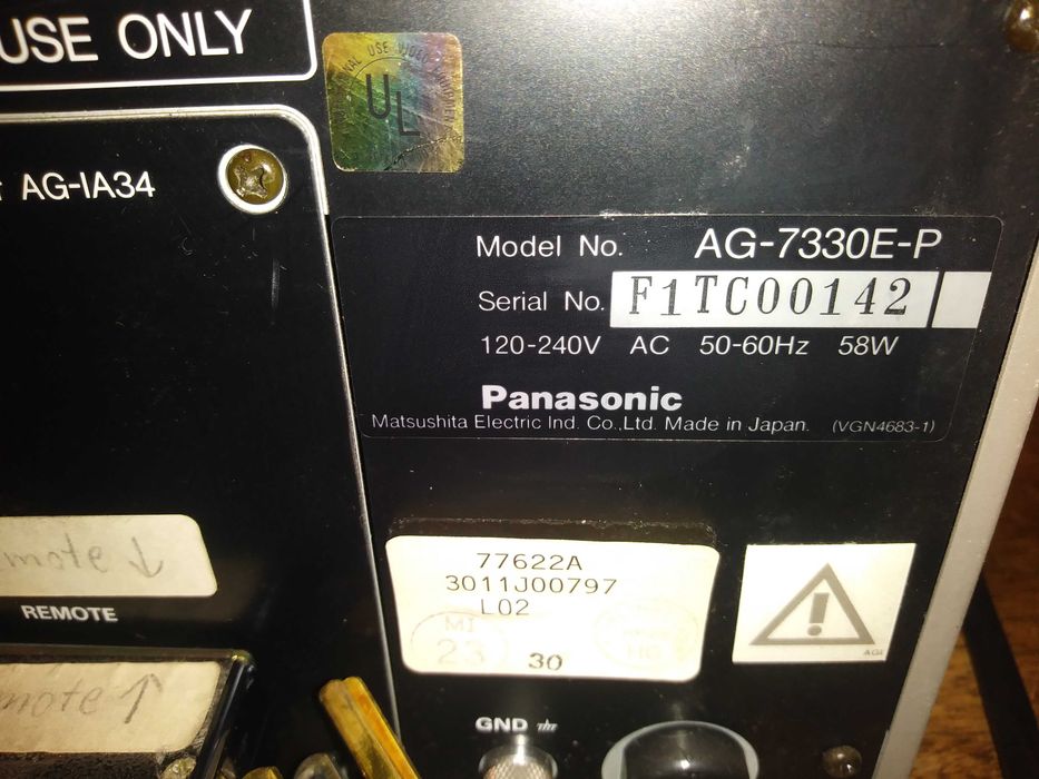 Magnetowid Panasonic AG7330E z pilotem sprawny