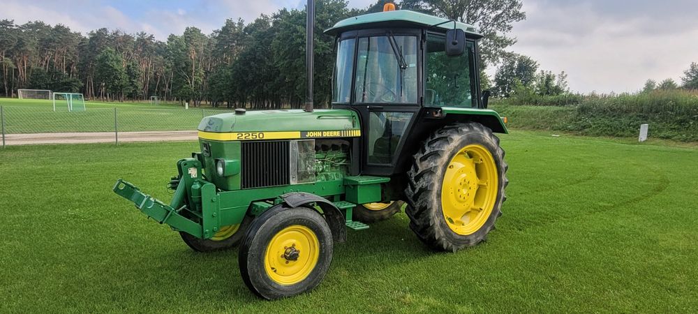 John deere 2250 z tuzem 5200mt