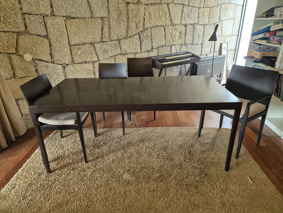 Conjunto mesa e 6 cadeiras