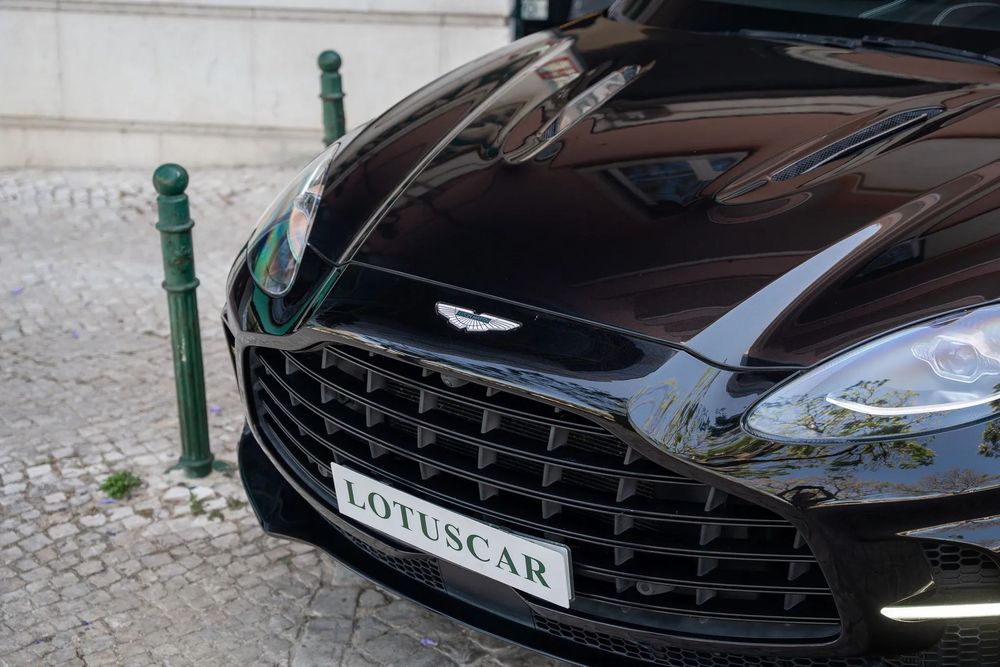 Aston Martin DBX 707