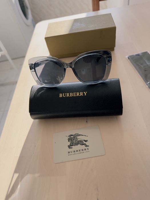 Burberry oculos glamoroso