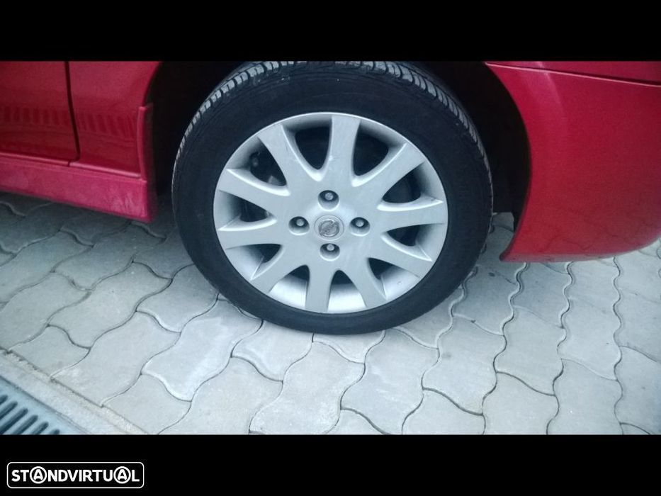 Traseira / Frente /Interior Nissan Almera 2005