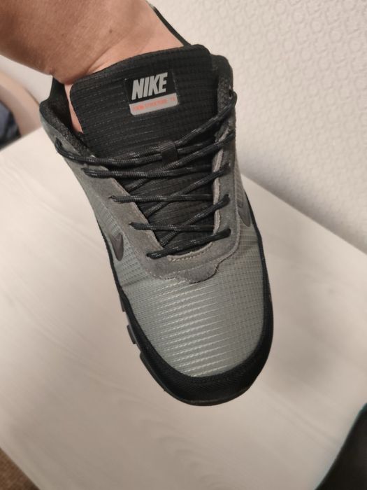 Продам кросівки NIKE