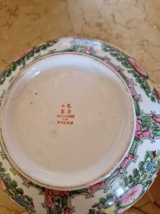 Porcelana de Macau,uma tigela grande,2 pratos grandes e um pequeno