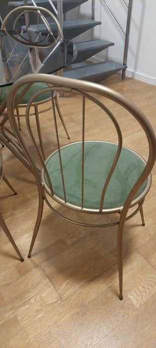 Conjunto mesa e 4 cadeiras COMO NOVO