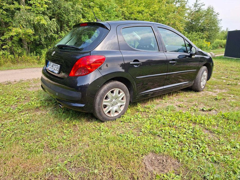 Sprzedam Peugeot 207 - czarny, klimatyzacja, benzyna