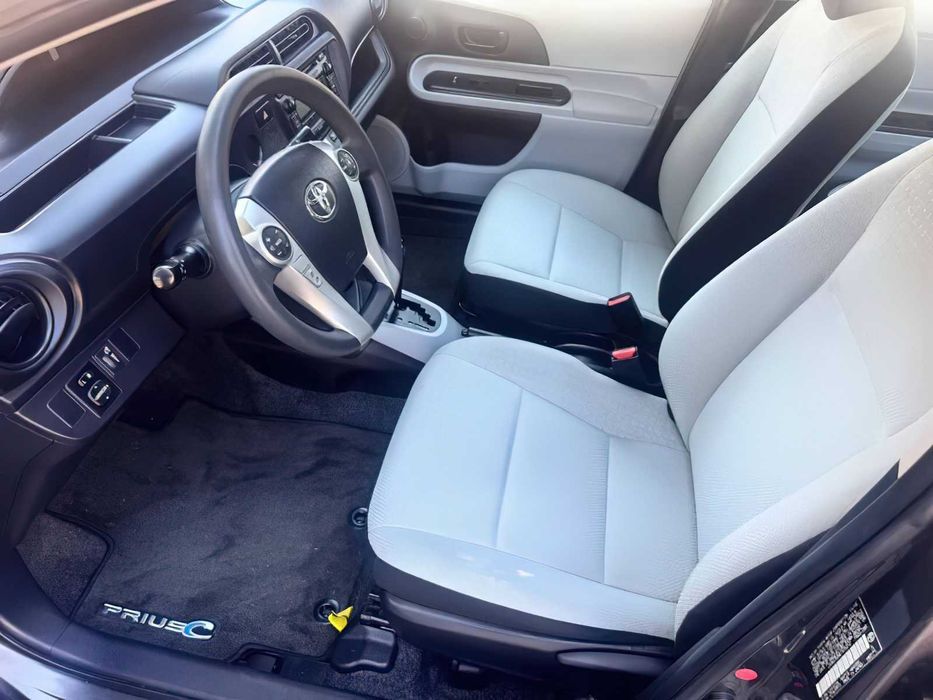 Toyota Prius Four      2014