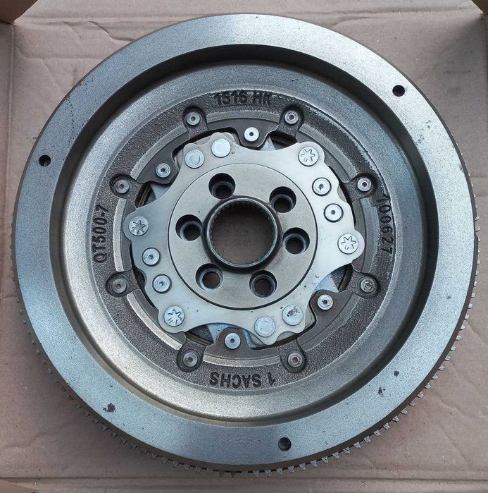 Двомасовий маховик,  2295000541 Sachs . LU 415074009.