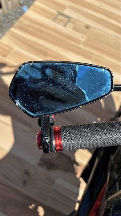 Benneli bn125 preta e vermelha