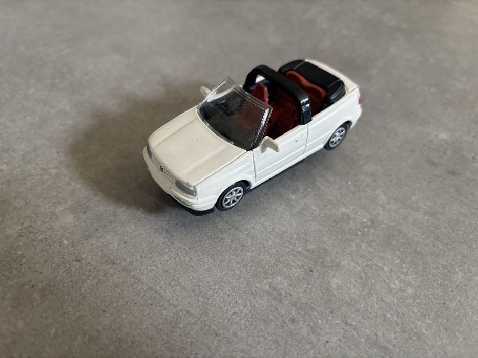 Model New Ray skala 1/43 VW Volkswagen Golf 3 Cabriolet
