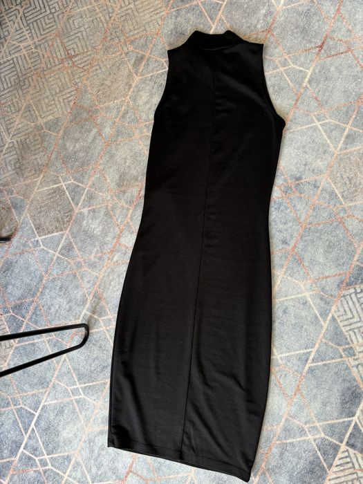 ZARA Trafaluc xs / s obcisła czarna sukienka bodycon midi z półgolfem