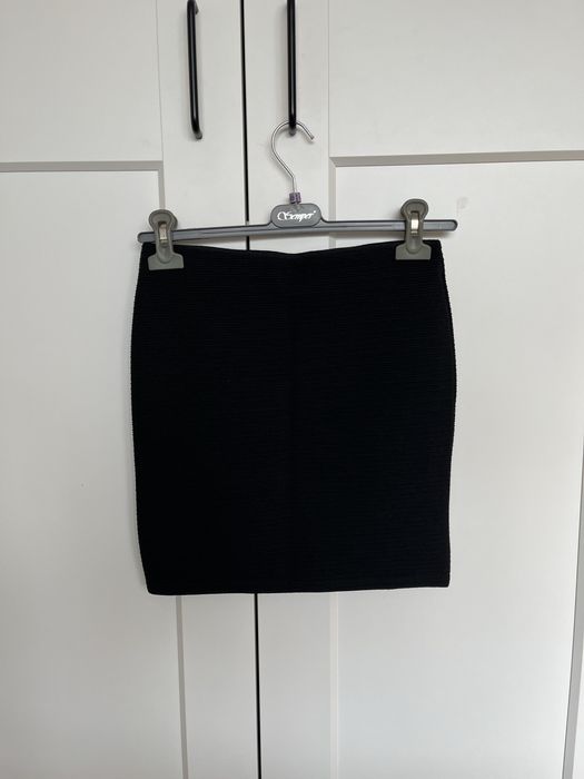 Czarna prosta spódniczka Bershka, rozmiar małe, S, nowa