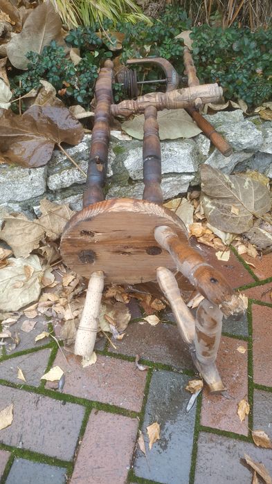 Kołowrotek zabytkowy do przędzenia