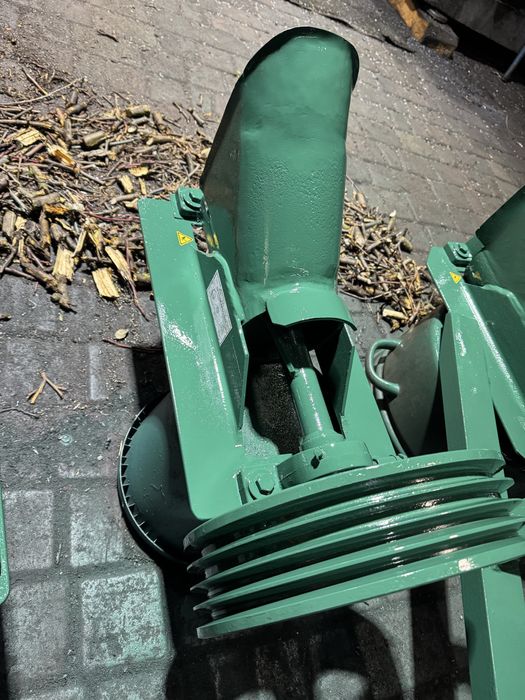 Шнековий подрібнювач гілок до мотоблока.