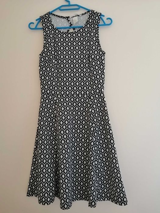 Vestido com padrão em preto e branco