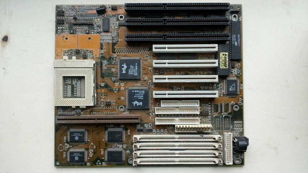 Старинная материнская плата и комплектующие