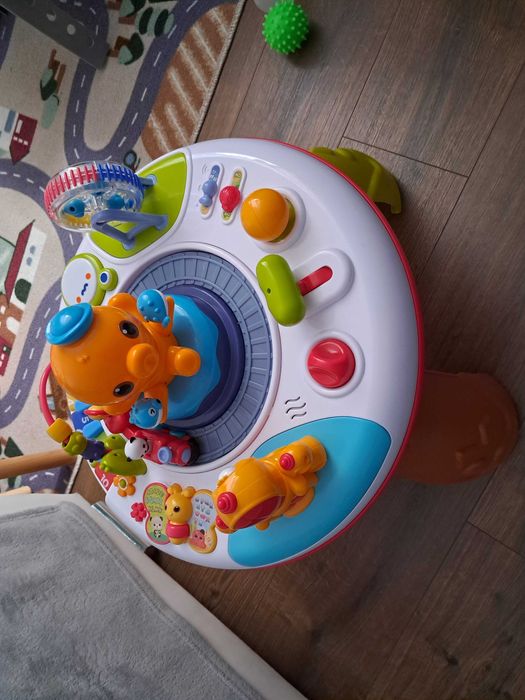 Stolik edukacyjny z ciuchcią