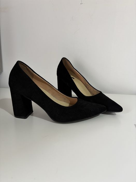 Sapato preto tacão medio