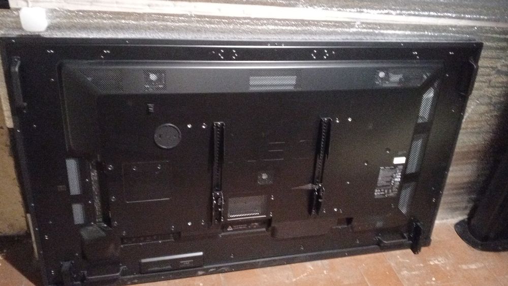 NEC MultiSync v 754 Q та v552