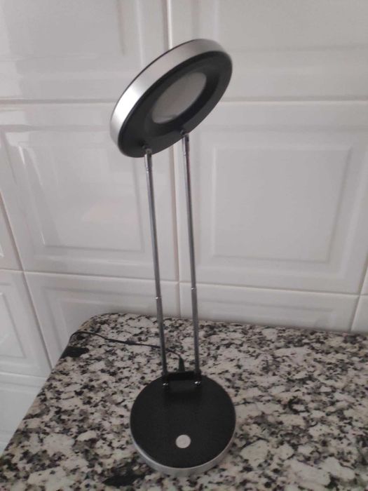 Candeeiro de secretária led extensível impecável