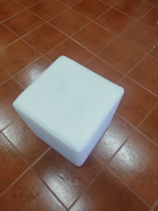 Puf quadrado branco