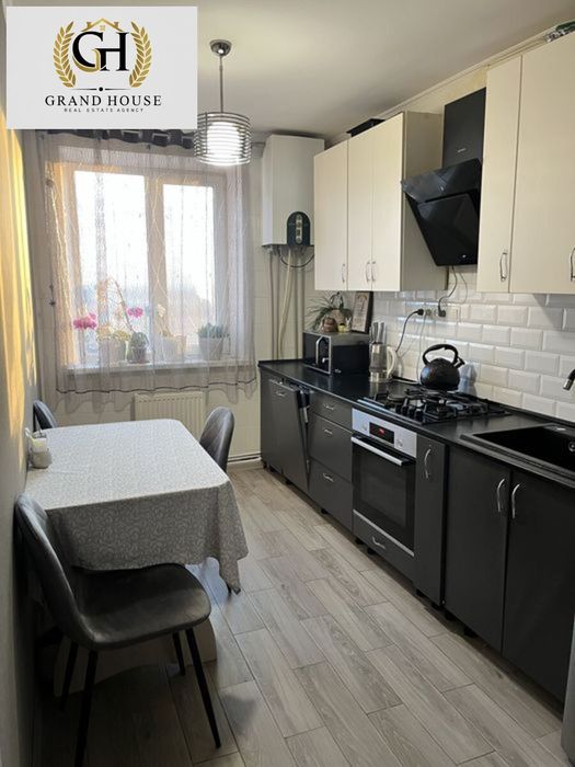 Продам 3 кімнатну квартиру на вул. Державності ( Жадова)