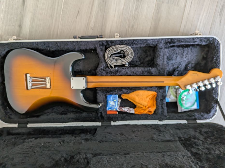 Fender Stratocaster Classic '50s (México) + Roland Cube-20GX + Hardcase