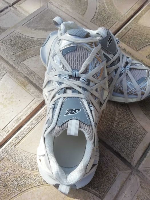 Кросовки балансеаги