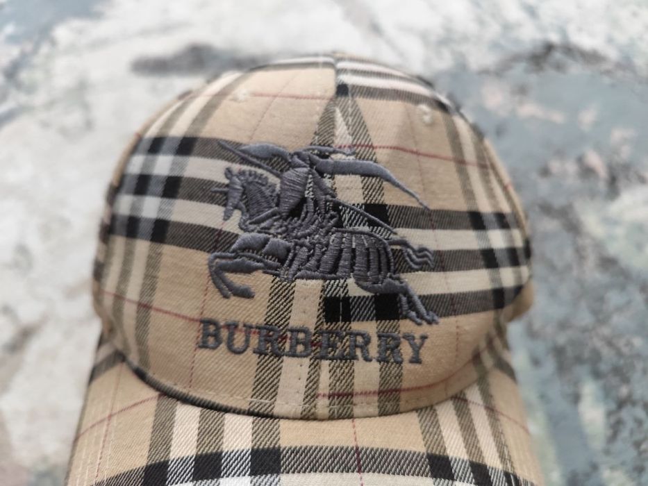Кепка Burberry у ідеальному стані