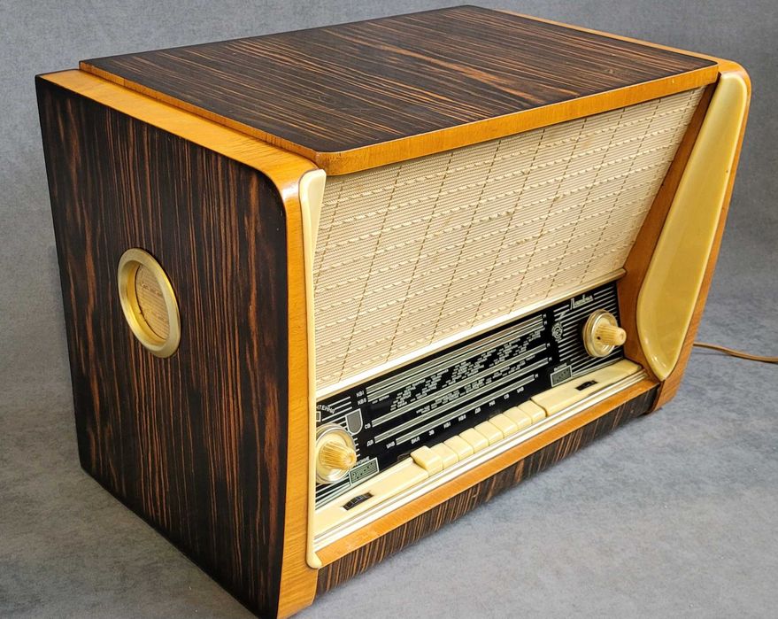 Radio lampowe Łotwa.