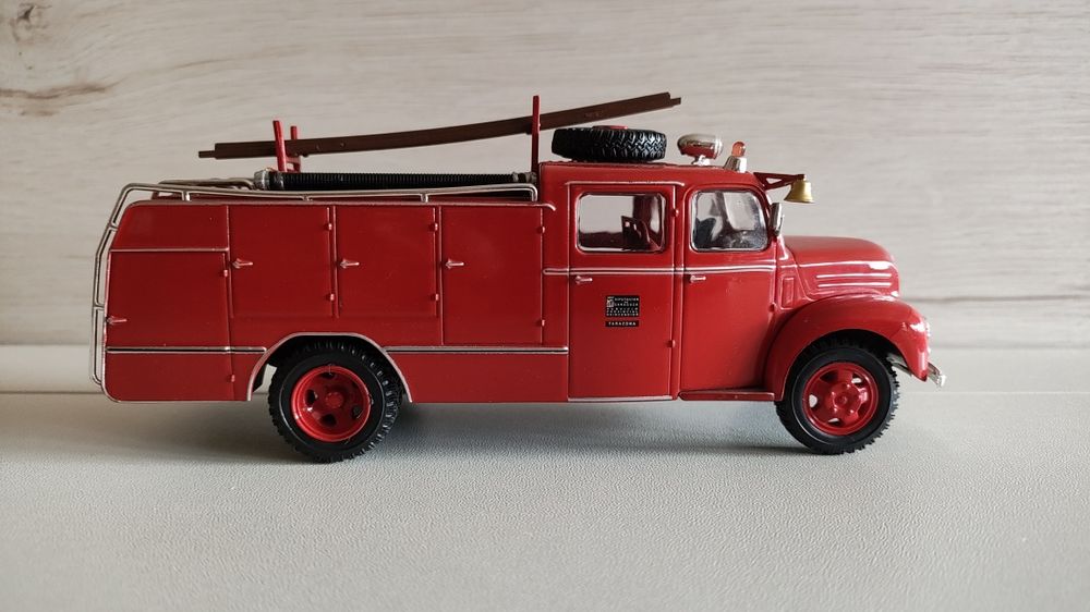 Model: Samochodu EBRO B45. Skala 1:43.