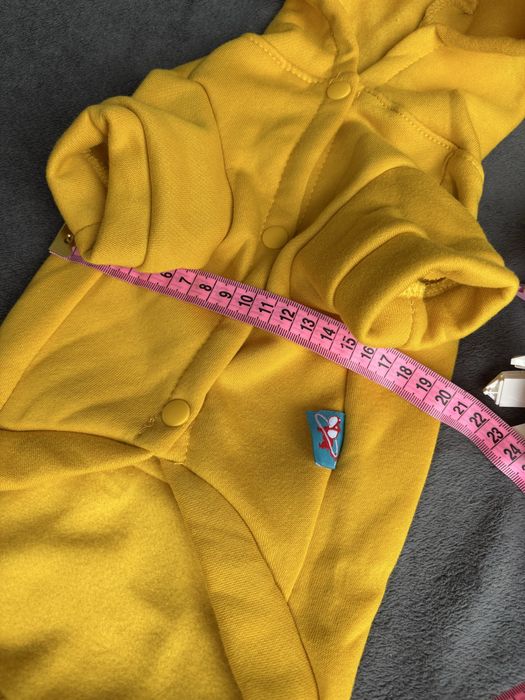 Żółta bluza z kapturem dla średniego psa rozmiar M 35 cm kurtka uprząż