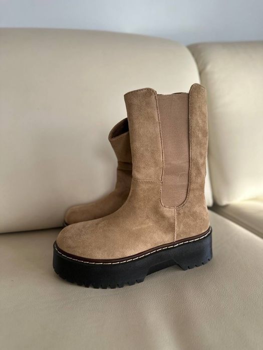 Нові теплі коричневі черевики із замші