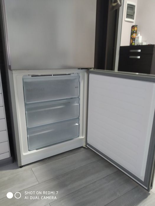 Холодильник Bosch KGN39XI