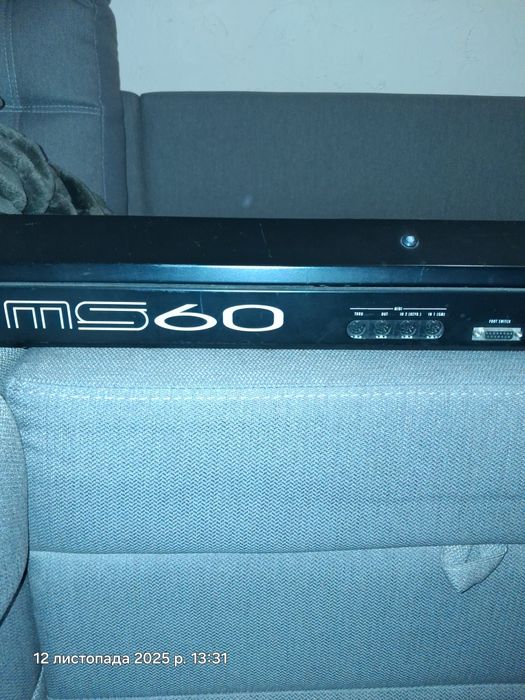 Синтезатор Ketron Solton MS 60 у робочому стані.