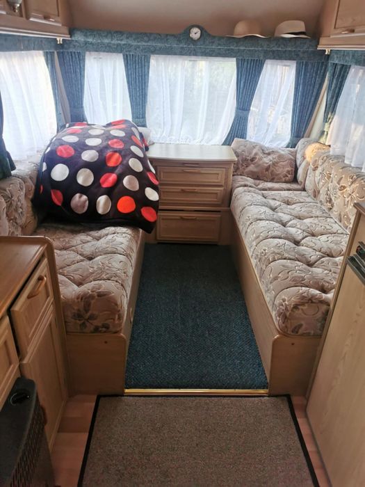 Zadbana  przyczepa kempingowa Lunar