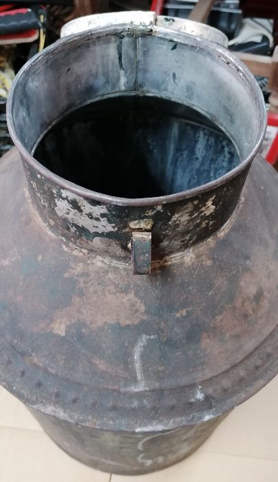 Pote metalico, usado no azeite, em bom estado