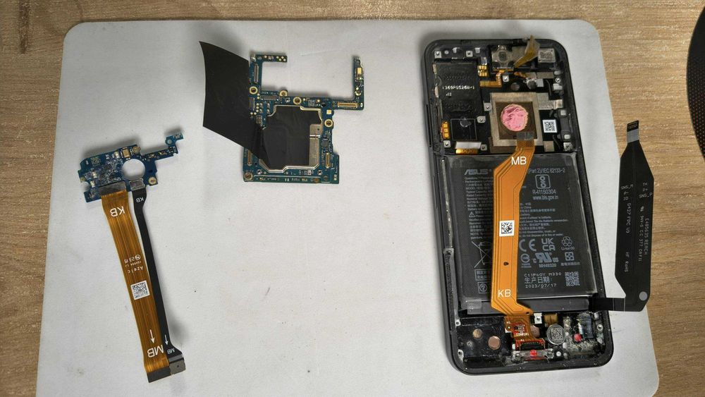 Telefon ASUS Zenfone 10 - uszkodzony na części