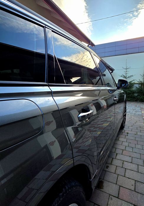 Audi Q7 S-line офіційна