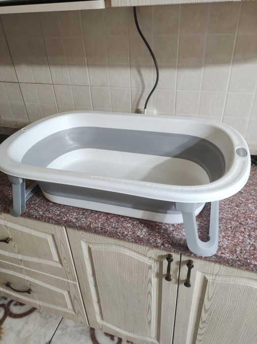 Дитяча ванночка для купання.