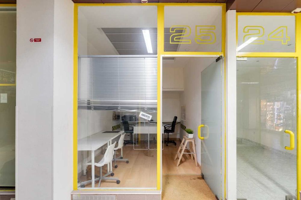 Loja/Escritório localizado no Centro Comercial Stromp