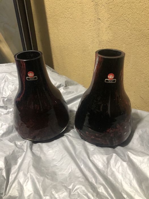 Jarras vidro escuro + canecas em branco