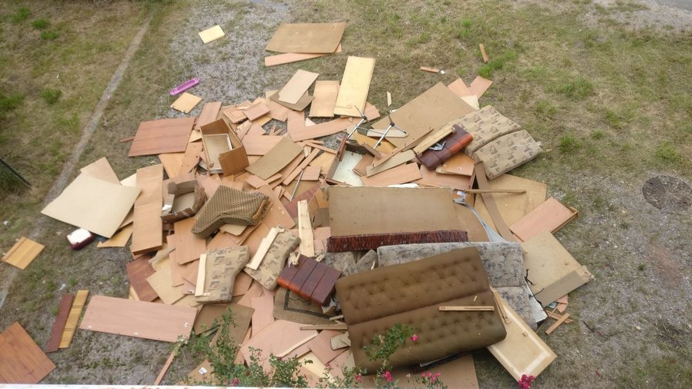 Opróżnianie mieszkań garaży piwnic wywóz mebli  utylizacja